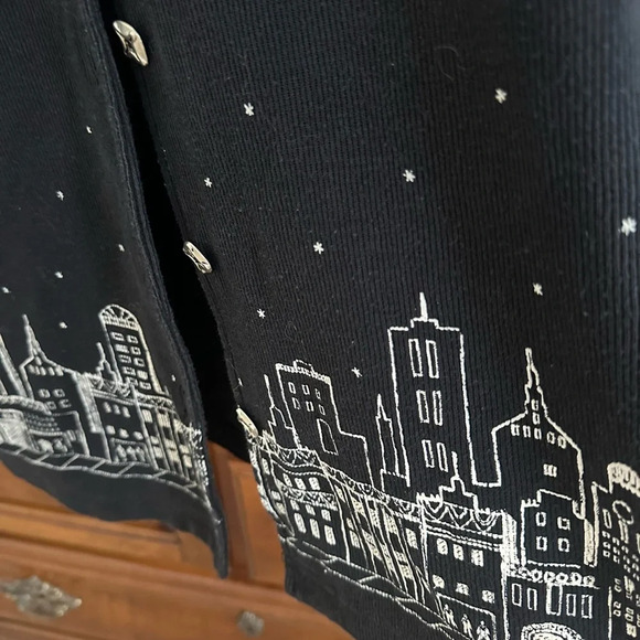 Gorgeous Women’s Vintage Teddi sweater. Button down. Size Medium. - Picture 10 of 10